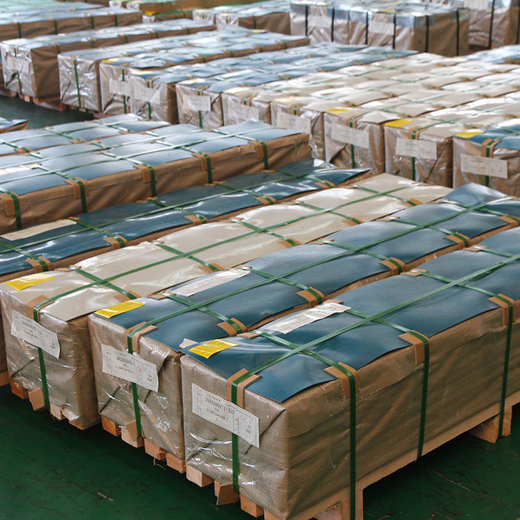 Jaká jsou různá opatření údržby pro listy z nerezové oceli používané v různých prostředích?