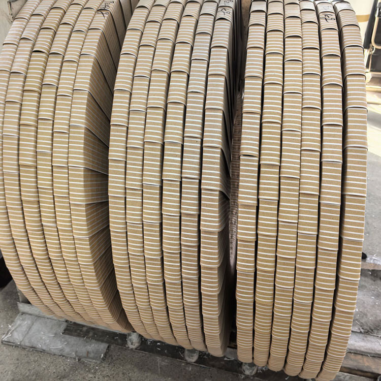 Tvrzený pásek z nerezové oceli